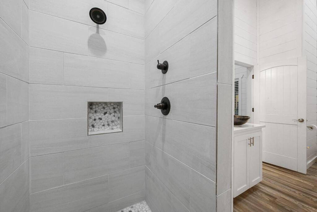 Holiday home Diamond W/ Jet Shower & Secluded Back Deck! *