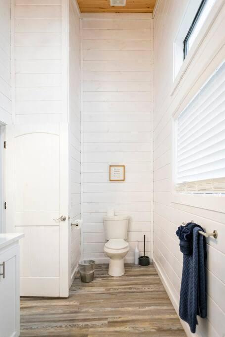 Holiday home Diamond W/ Jet Shower & Secluded Back Deck!