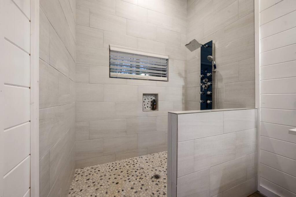 Diamond W/ Jet Shower & Secluded Back Deck! *