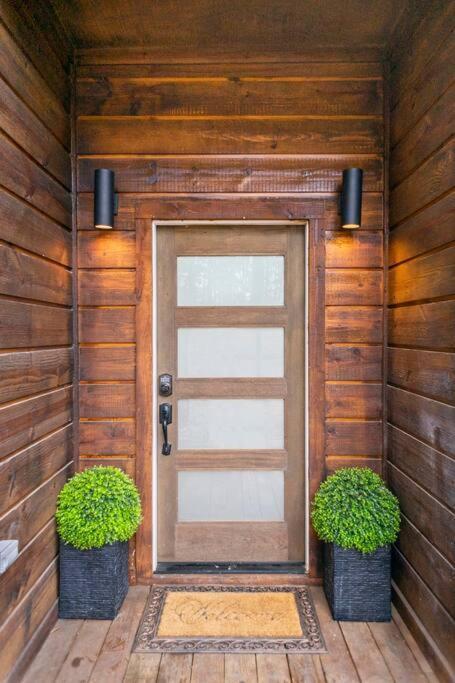 Holiday home Diamond W/ Jet Shower & Secluded Back Deck! Broken Bow