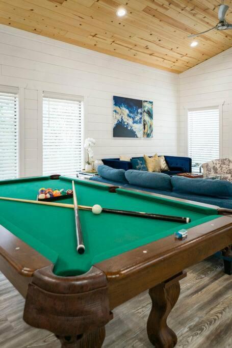 Holiday home Diamond W/ Jet Shower & Secluded Back Deck! Broken Bow