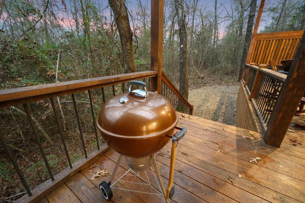 Diamond W/ Jet Shower & Secluded Back Deck! Holiday home