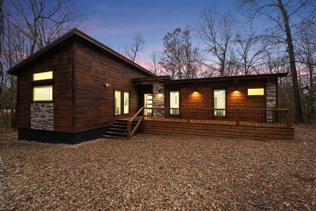 Diamond W/ Jet Shower & Secluded Back Deck! Holiday home Broken Bow