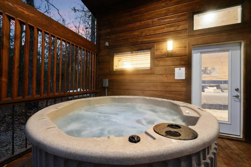 Holiday home Diamond W/ Jet Shower & Secluded Back Deck! *
