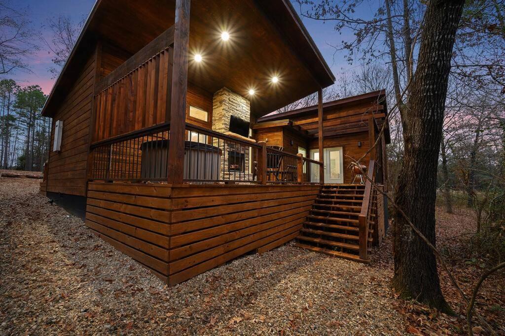 Diamond W/ Jet Shower & Secluded Back Deck! Holiday home