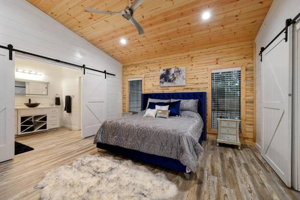Diamond W/ Jet Shower & Secluded Back Deck!