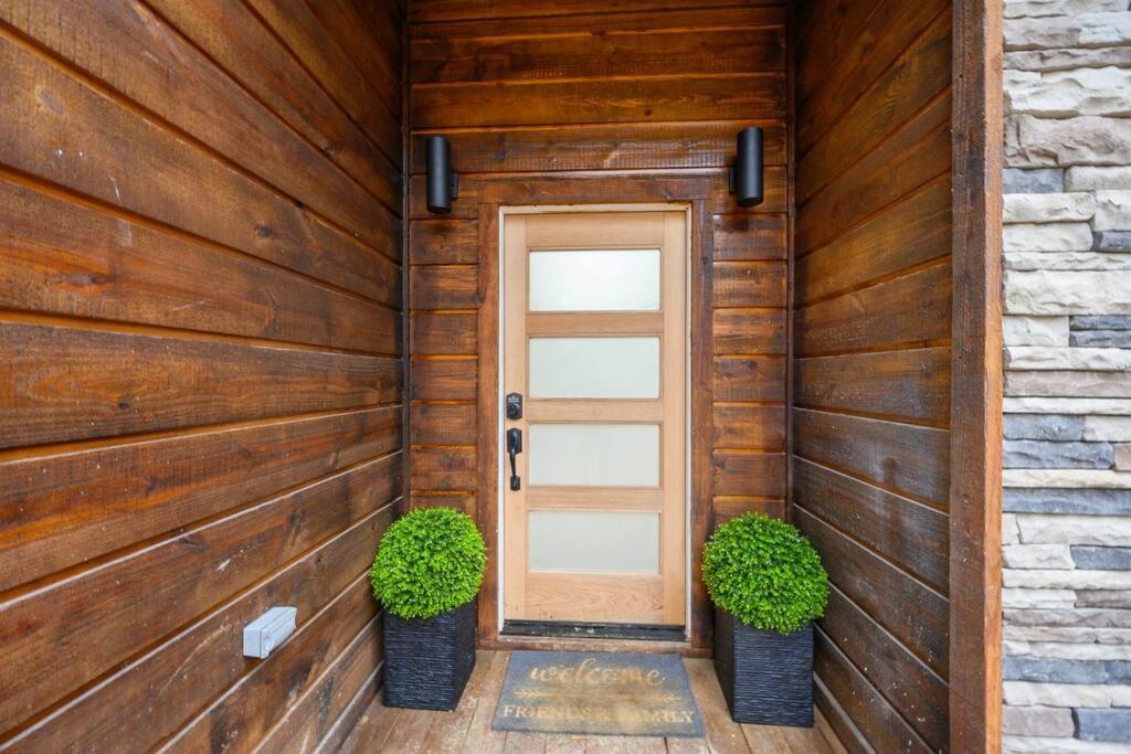 Holiday home Diamond W/ Jet Shower & Secluded Back Deck! Broken Bow