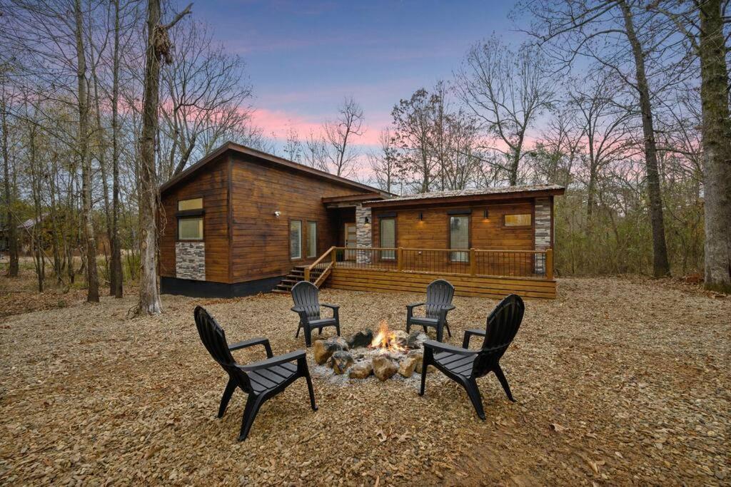Holiday home Diamond W/ Jet Shower & Secluded Back Deck! Broken Bow